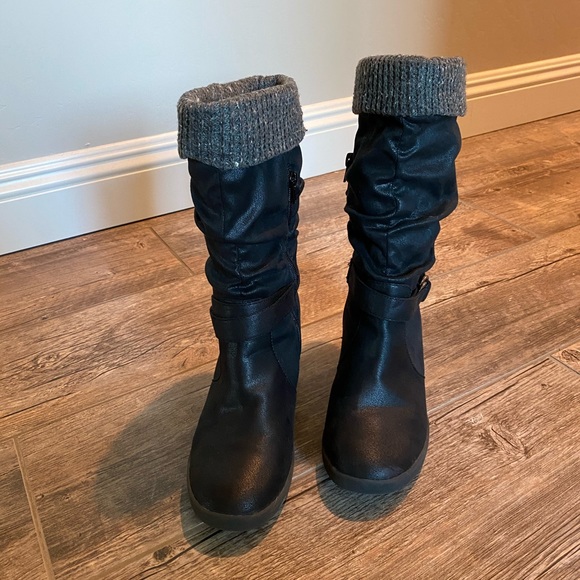 Roxy Cute Black Sweater Accent Zip Boots - Picture 3 of 8